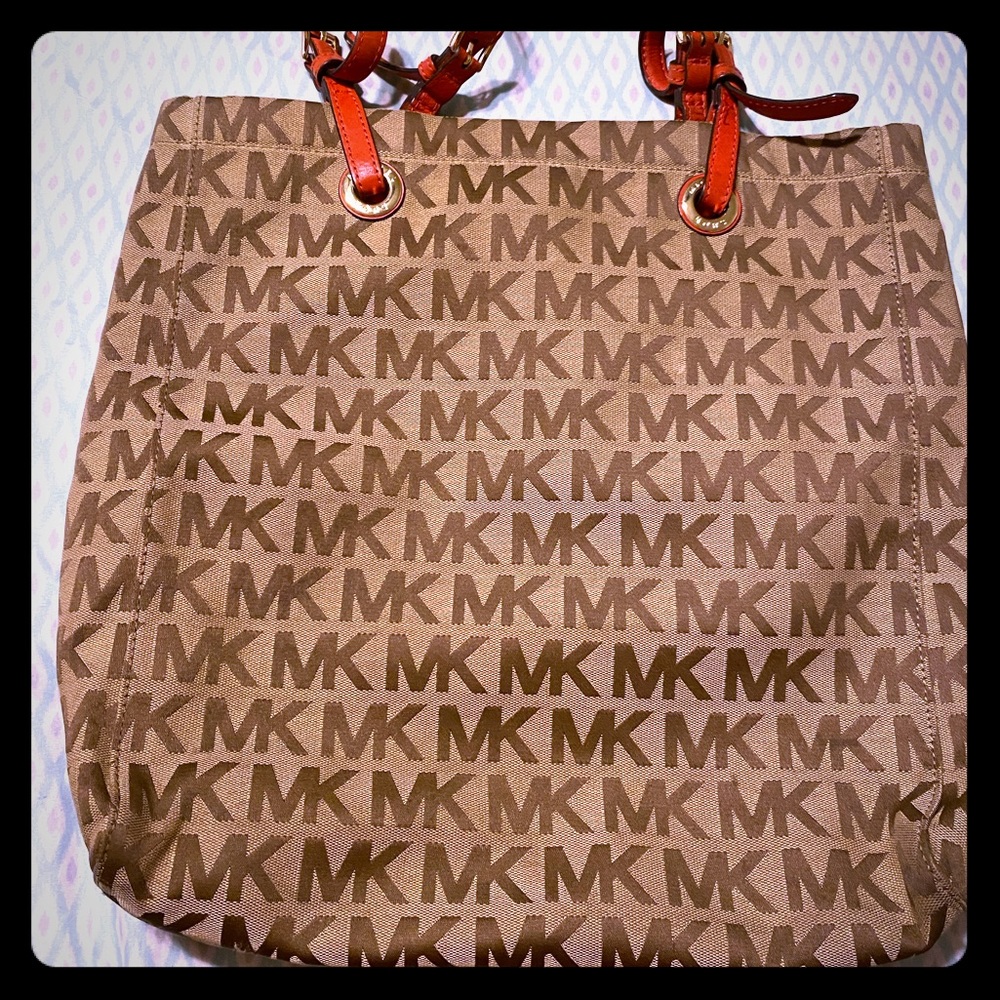 Mk large purse with a burnt orange handles